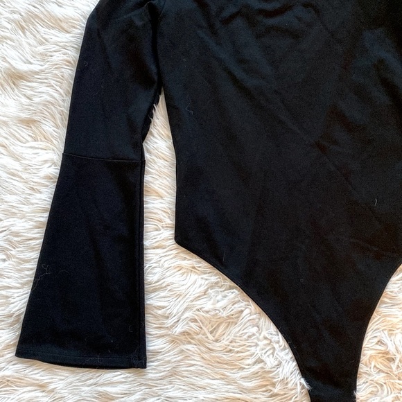 Bardot Ellie Off The Shoulder Bell Sleeve Bodysuit - Picture 10 of 11